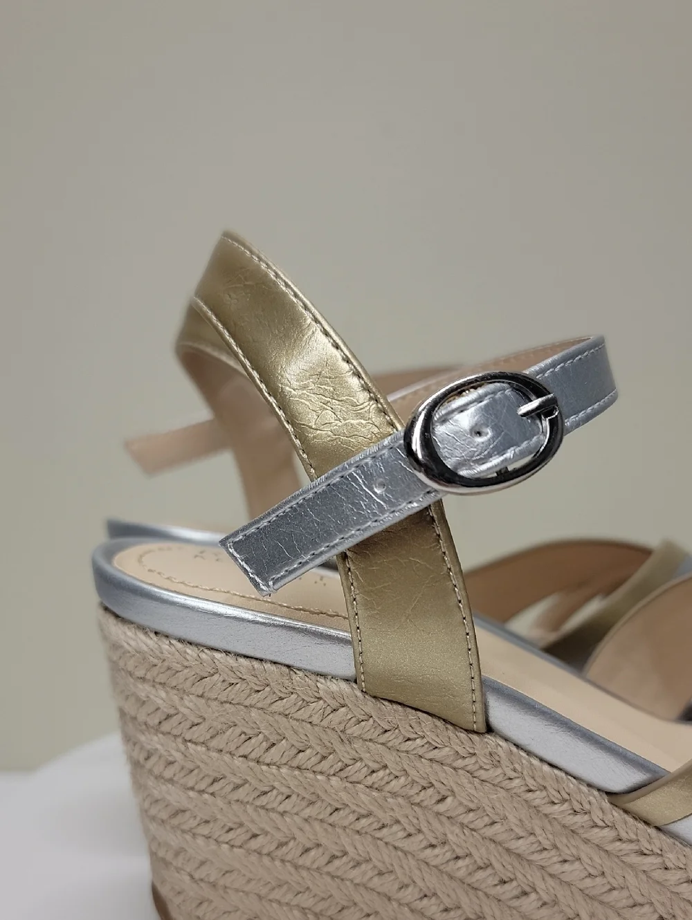 Kenneth Cole NEW IN BOX Metallic Gold and Silver Espadrille Wedge Sandal Sz 6.5